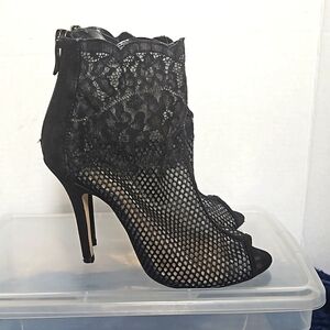 Chinese Laundry Jeopardy Booties in Black - Size 7.5